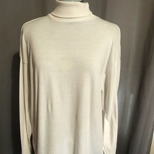 Steeple chase white turtle neck size xl